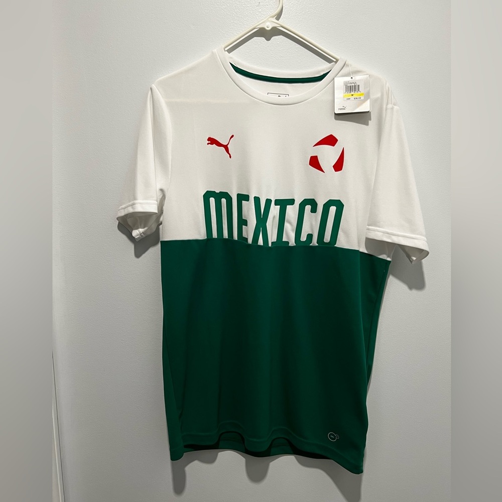 Puma football Mexico poly Tee Men’s medium new with tags